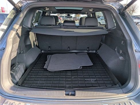 Used 2022 Volkswagen Tiguan SEL R-Line image 30