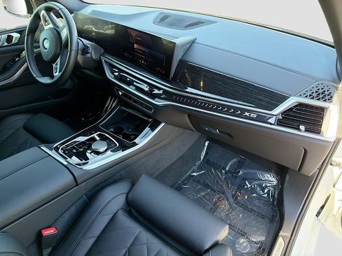 Used 2024 BMW X5 sDrive40i w/ M Sport Package image 13