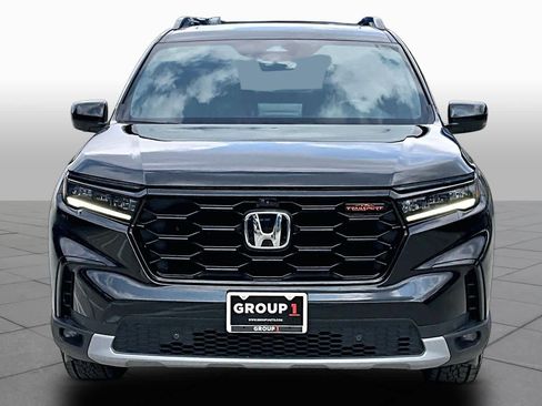 Used 2025 Honda Pilot TrailSport image 4