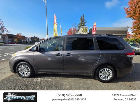 Used 2013 Toyota Sienna XLE image 4
