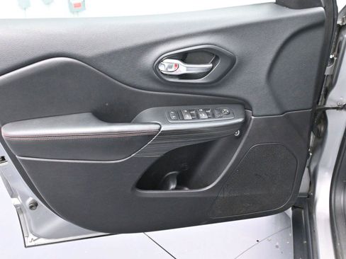 Used 2015 Jeep Cherokee Trailhawk image 10