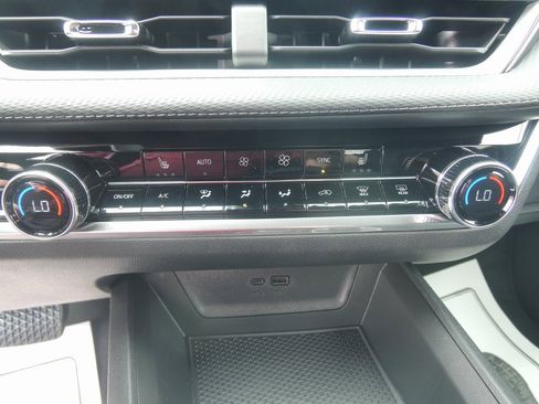 New 2026 Chevrolet Equinox LT w/ Convenience Package II image 17