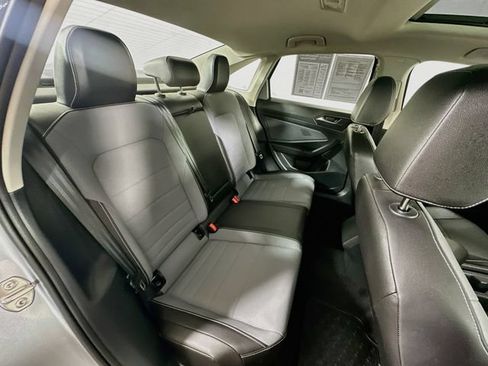 Certified 2025 Volkswagen Jetta SE w/ Sunroof Package FWD image 27