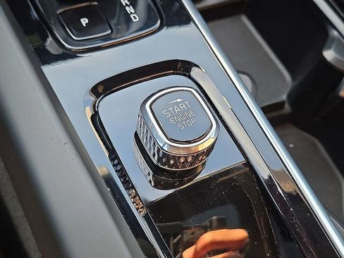 Certified 2023 Volvo XC60 B5 Plus w/ Protection Package Premier image 31