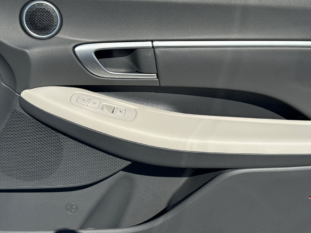 Certified 2025 Hyundai Sonata SEL FWD image 8