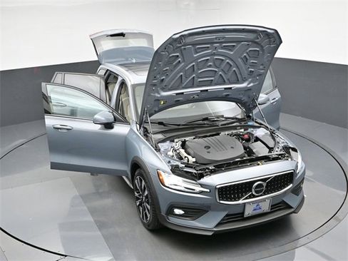Used 2024 Volvo V60 B5 Cross Country Ultimate image 50