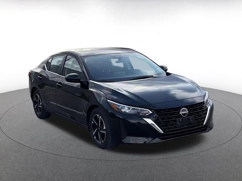 Used 2025 Nissan Sentra SV image 3