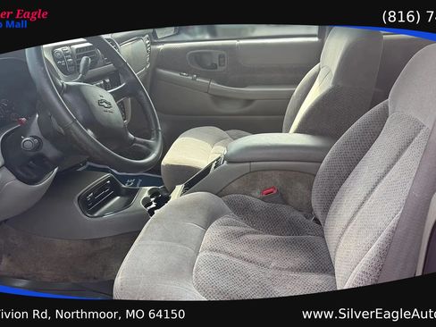 Used 2000 Chevrolet Blazer LT w/ Cold-Climate Pkg AWD/4WD image 8