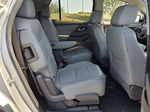 Used 2020 Chevrolet Traverse LT w/ LT Premium Package AWD/4WD image 17
