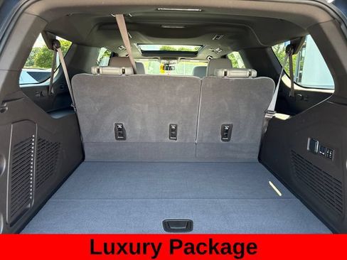 Used 2024 Chevrolet Suburban Z71 w/ Luxury Package AWD/4WD image 26