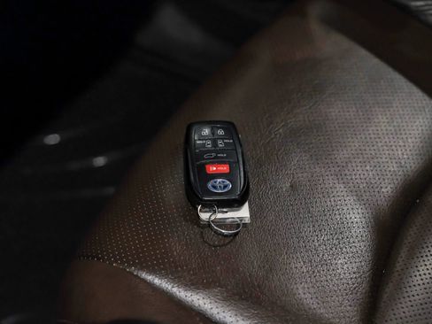 Used 2021 Toyota Sienna Platinum image 55