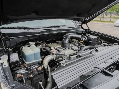 Used 2019 Nissan Titan SV w/ SV Convenience Package AWD/4WD image 28