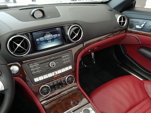 Used 2018 Mercedes-Benz SL 550 image 36