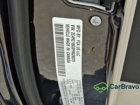 Used 2023 Chrysler Pacifica Touring-L FWD image 28