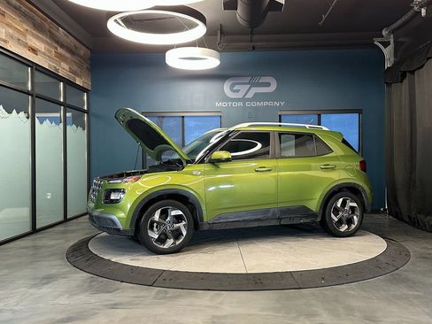Used 2023 Hyundai Venue SEL image 24