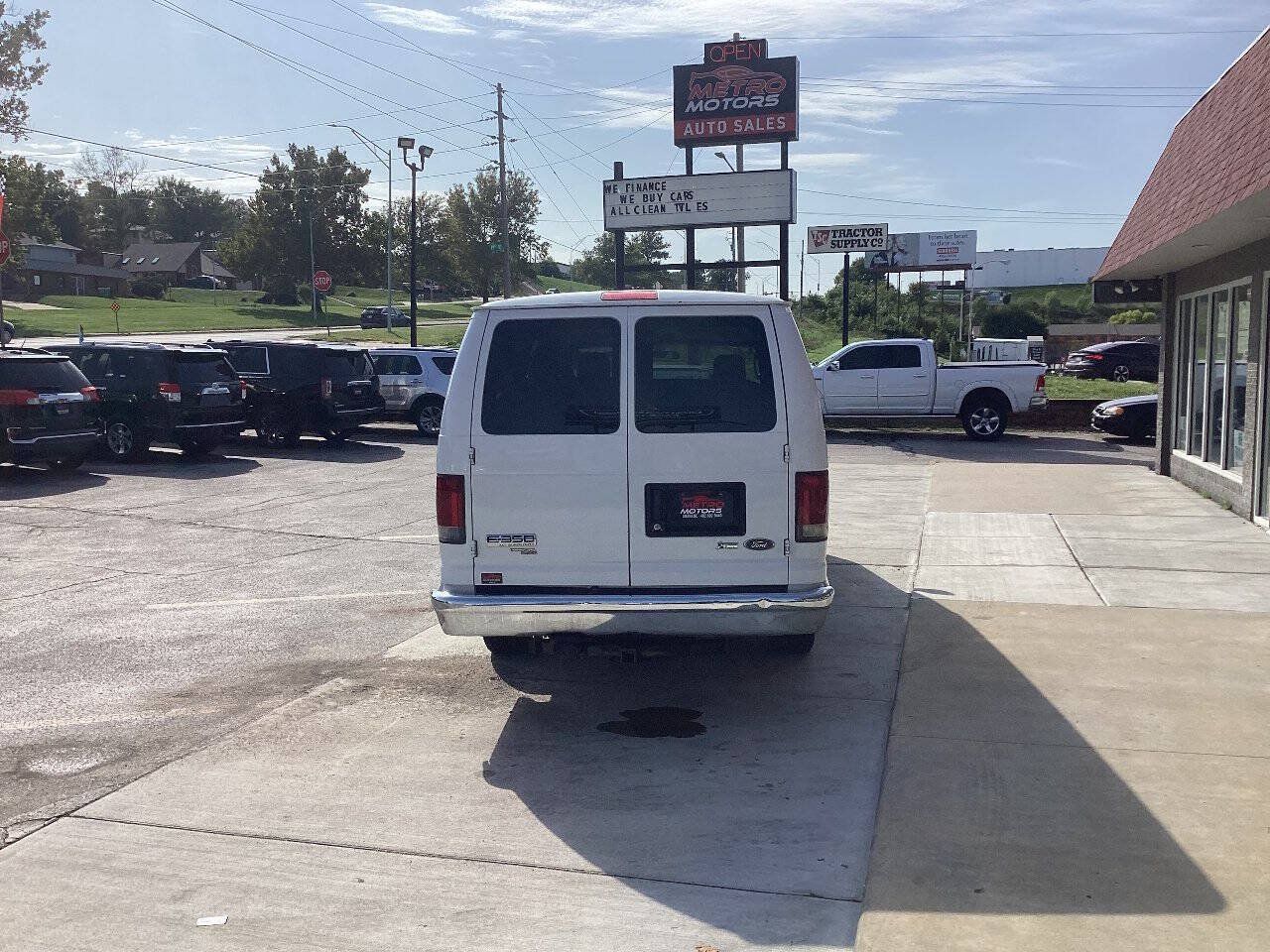 Used 2010 Ford E-350 and Econoline 350 XL RWD image 5