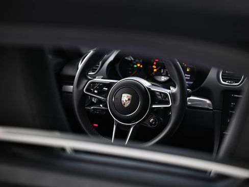 Certified 2025 Porsche 718 Cayman RWD image 27