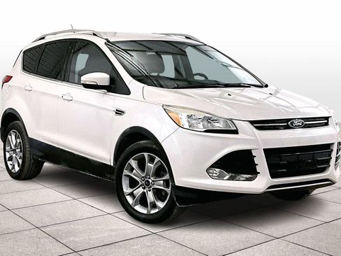 Used 2016 Ford Escape Titanium image 2