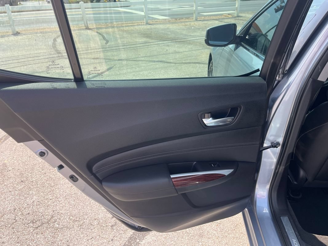 Used 2016 Acura TLX FWD image 11