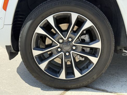 Used 2022 Jeep Grand Cherokee Overland AWD/4WD image 13