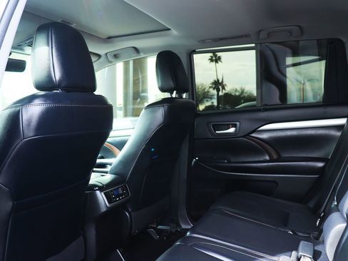 Used 2019 Toyota Highlander XLE image 35