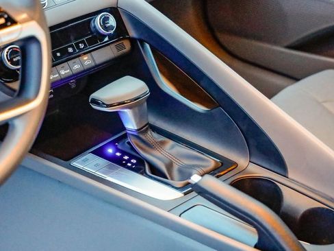 Used 2024 Hyundai Elantra SEL image 20