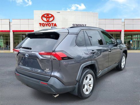 Used 2019 Toyota RAV4 LE image 3