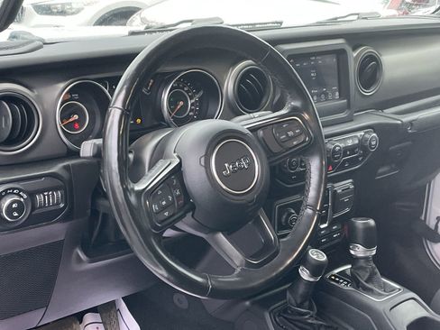 Used 2022 Jeep Gladiator Willys image 14