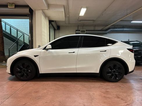 Used 2024 Tesla Model Y Long Range image 2
