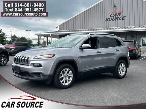 Used 2017 Jeep Cherokee Latitude w/ Comfort/Convenience Group AWD/4WD image 2