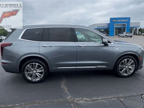 Used 2022 Cadillac XT6 Premium Luxury image 9