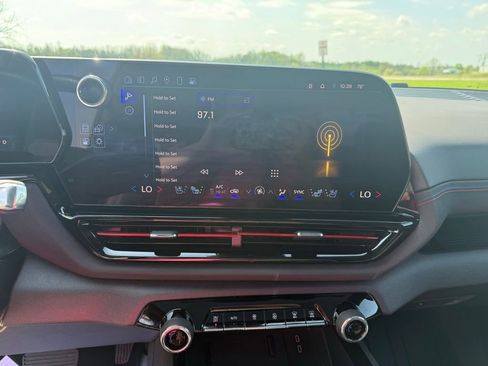 Used 2025 Chevrolet Silverado EV RST AWD/4WD image 37