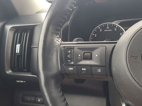 Used 2024 Nissan Pathfinder SL AWD/4WD image 16