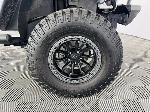 Used 2015 Jeep Wrangler Unlimited Rubicon w/ Dual Top Group AWD/4WD image 27
