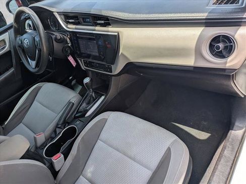 Used 2018 Toyota Corolla LE FWD image 21