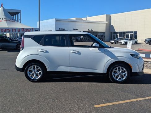 Used 2024 Kia Soul LX w/ Option Group 015 image 7
