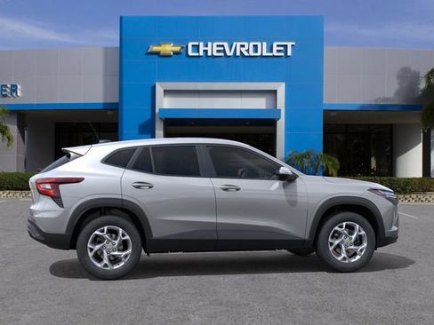 New 2026 Chevrolet Trax LS w/ LS Convenience Package FWD image 5