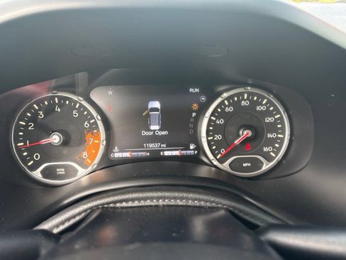 Used 2016 Jeep Renegade Trailhawk w/ Premium Trailhawk Package AWD/4WD image 13