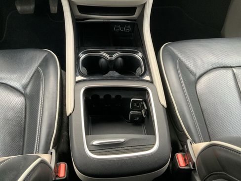 Used 2021 Chrysler Pacifica Limited w/ Premium & Safety Sphere Group image 58