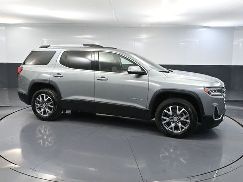 Used 2023 GMC Acadia SLT image 4