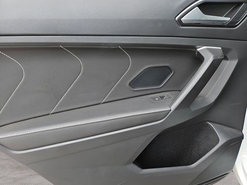 Used 2024 Volkswagen Tiguan SE image 21