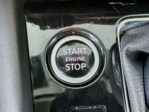 Used 2022 Nissan Kicks SR w/ Premium Package FWD image 34