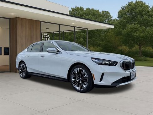 Used 2025 BMW 530i image 5