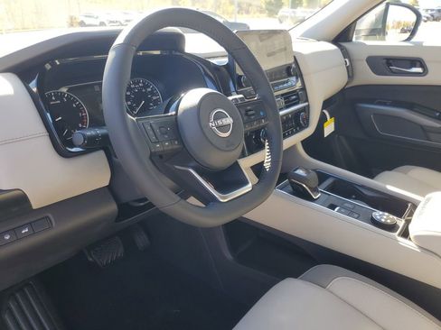 New 2025 Nissan Pathfinder SL image 14