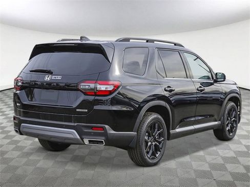 New 2025 Honda Pilot Touring image 2