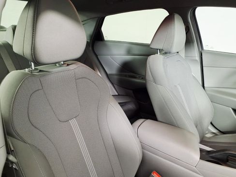 Certified 2023 Hyundai Elantra SE w/ Preferred Accessory Package FWD image 10