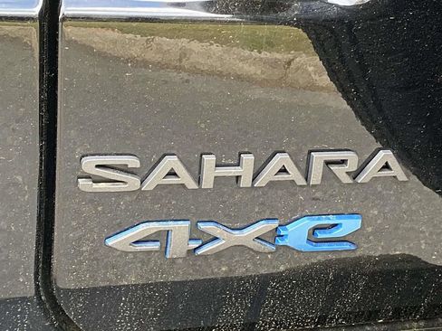 Used 2025 Jeep Wrangler Unlimited Sahara w/ Safety Group AWD/4WD image 30