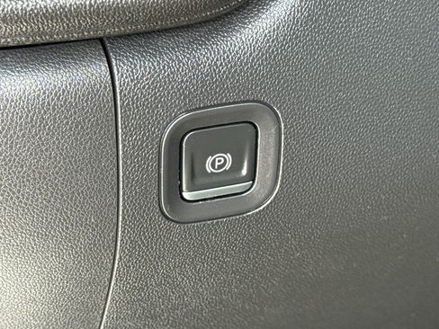 Used 2022 Chevrolet Silverado 1500 LTZ RWD image 23
