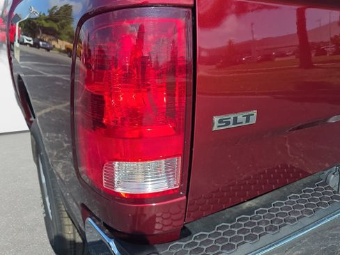 Used 2021 RAM 1500 Classic SLT AWD/4WD image 32