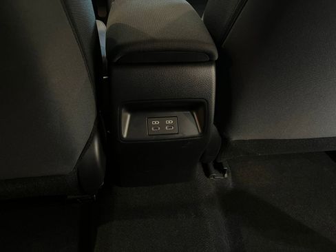 Used 2025 Toyota Corolla LE image 24